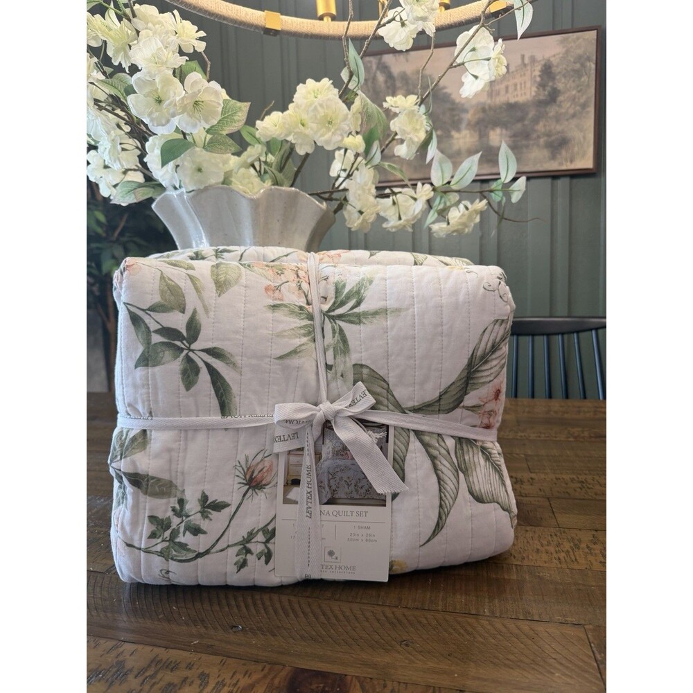 Levtex Home Viviana Quilt Set– Twin/Twin XL Floral Botanical Bedding $119 Retail